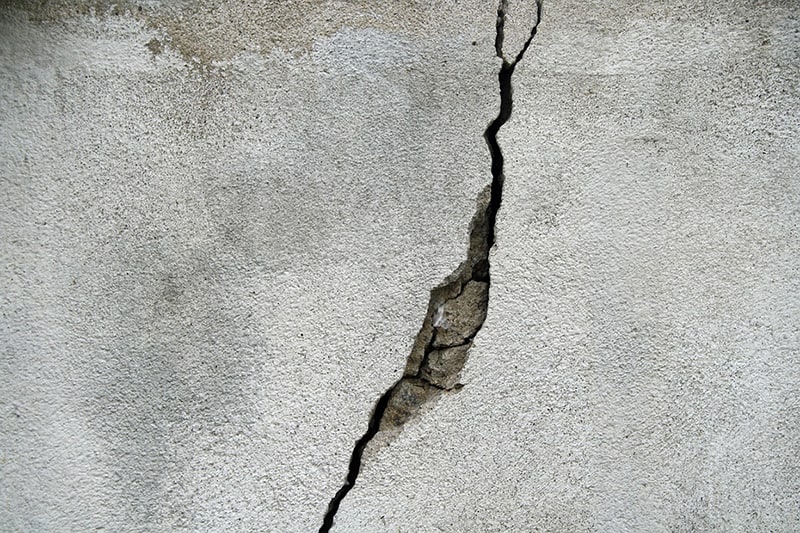 cracked wall caused by foundation problems