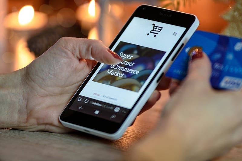 Tips for E-tailers This Holiday Season - ecommerce transaction on phone