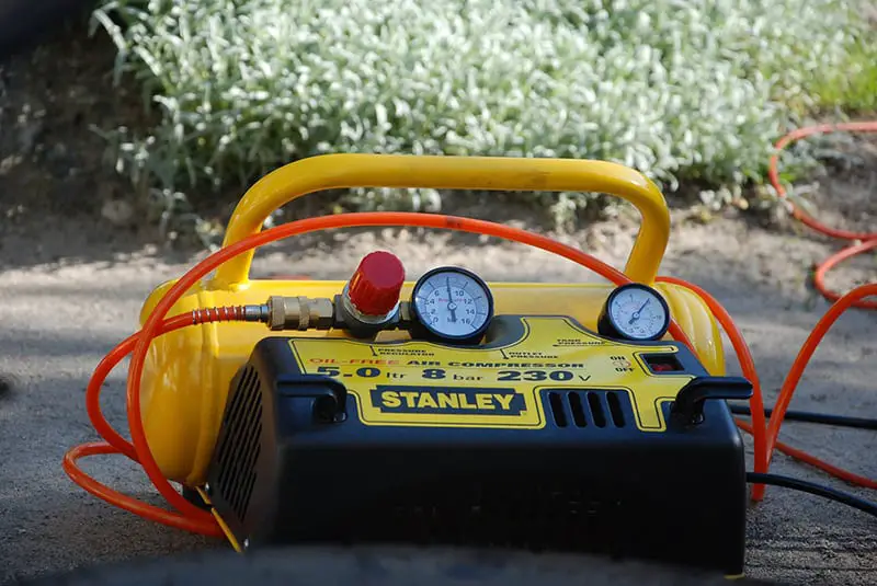 yellow and black air compressor