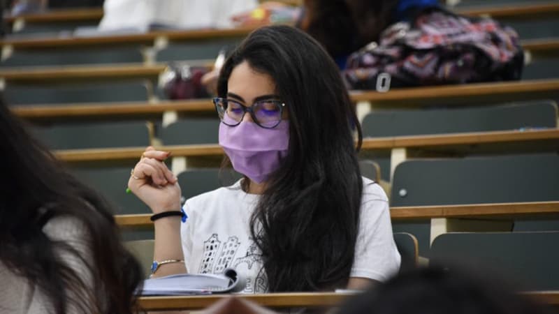 Woman in higher education establishment wearing mask during global pandemic