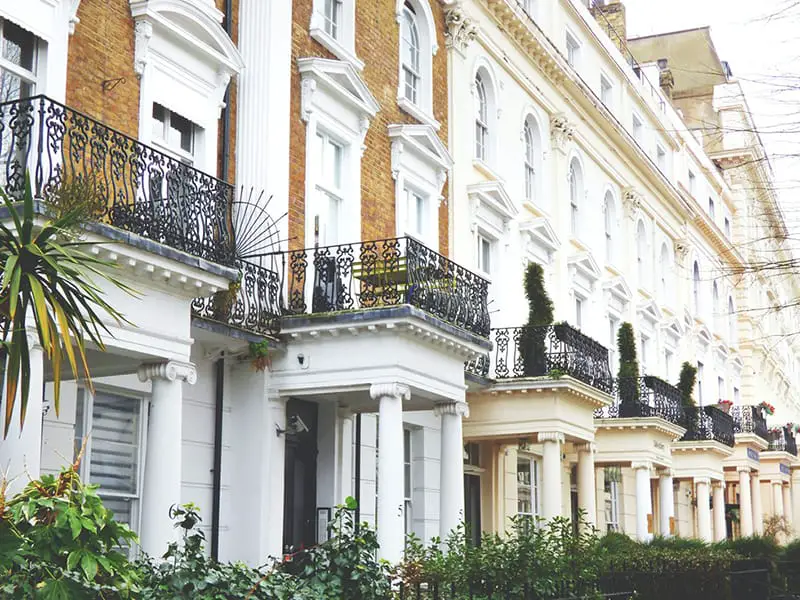 White architectural baroque building – townhouse property