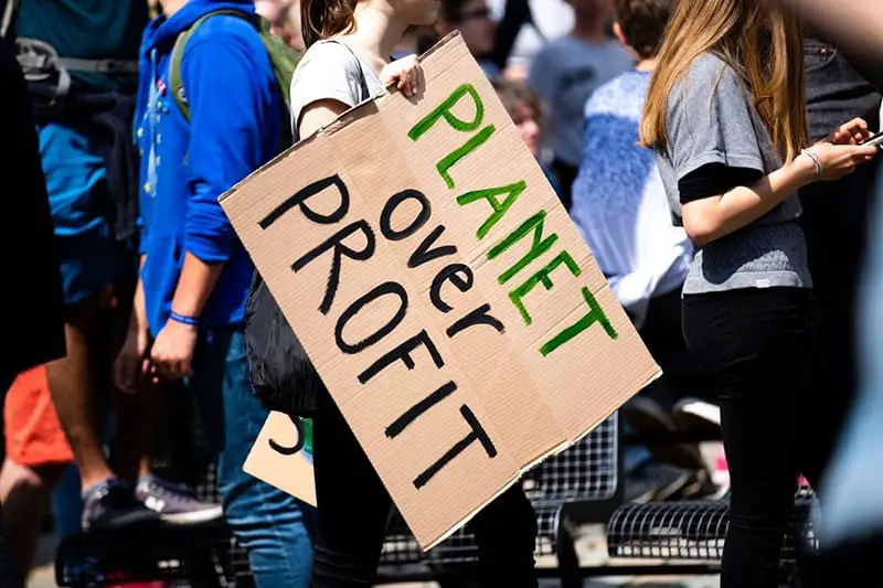 Planet over profit - demonstration for the envirnoment - sustainability