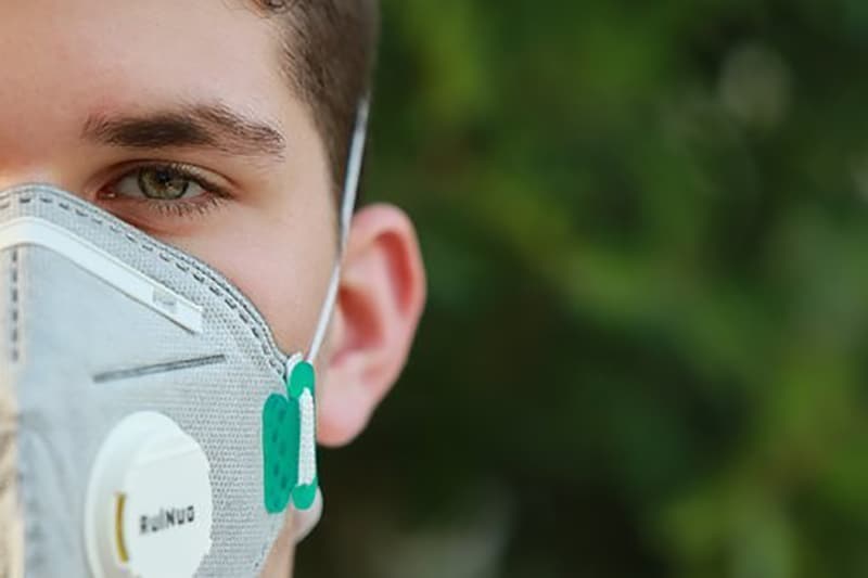 Man outside wearing face mask for protect against Covid-19