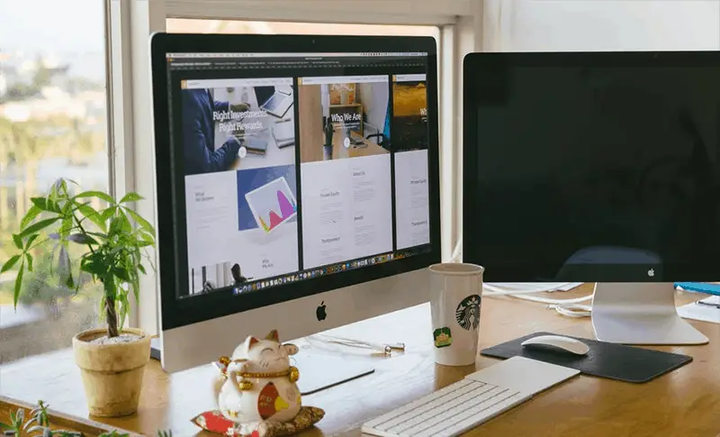 dual monitor screen on wooden table