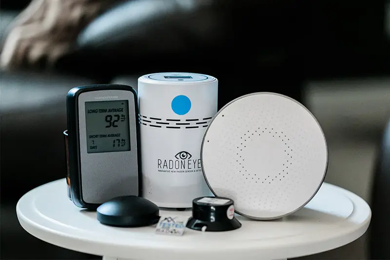 Radon home monitor tests air