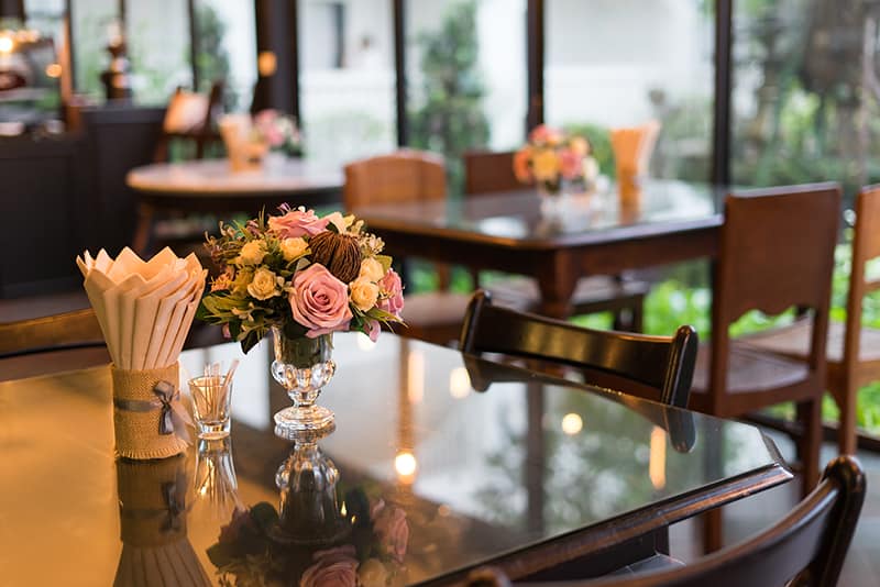 Focus on flowers on table in a restaurant