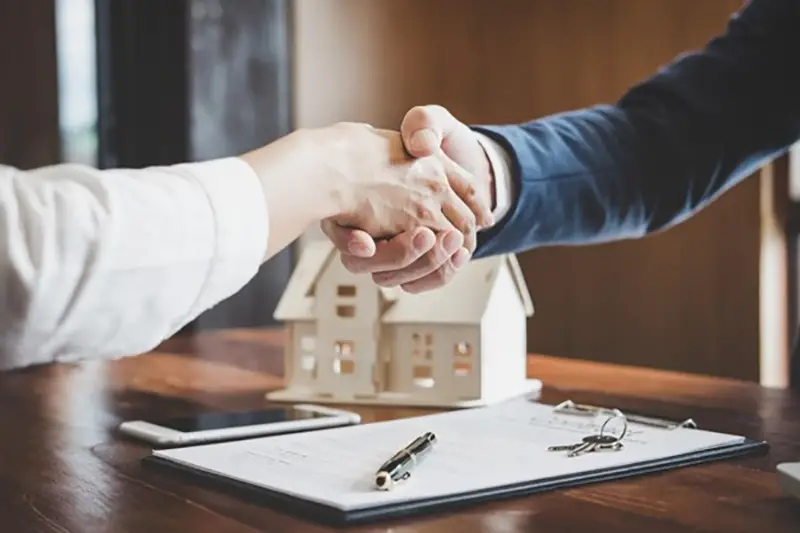 Real estate agent and client doing the hand shake