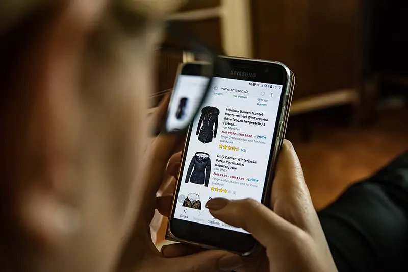 Online shopping clothing on mobile apps