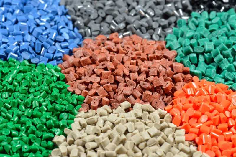 Dyed polymer pellets for injection moudling processed