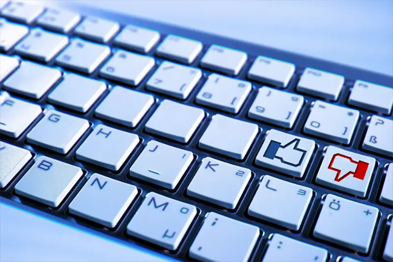 Keyboard with thumbs up and thumbs down keys