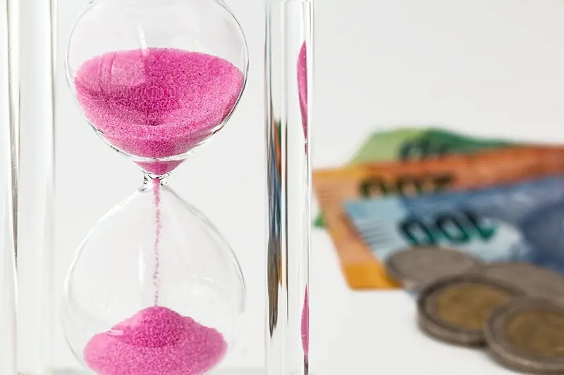Hourglass money time