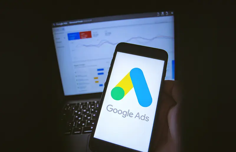 Google Ads on the display smartphone