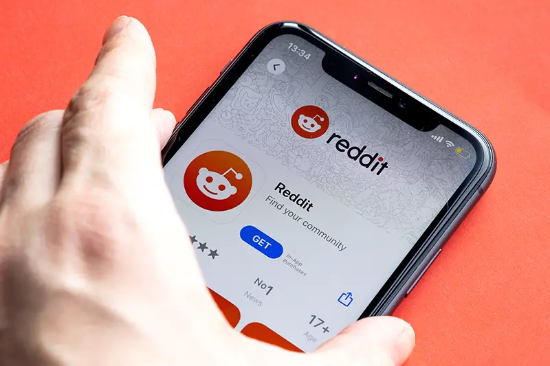 Reddit logo on iPhone 11