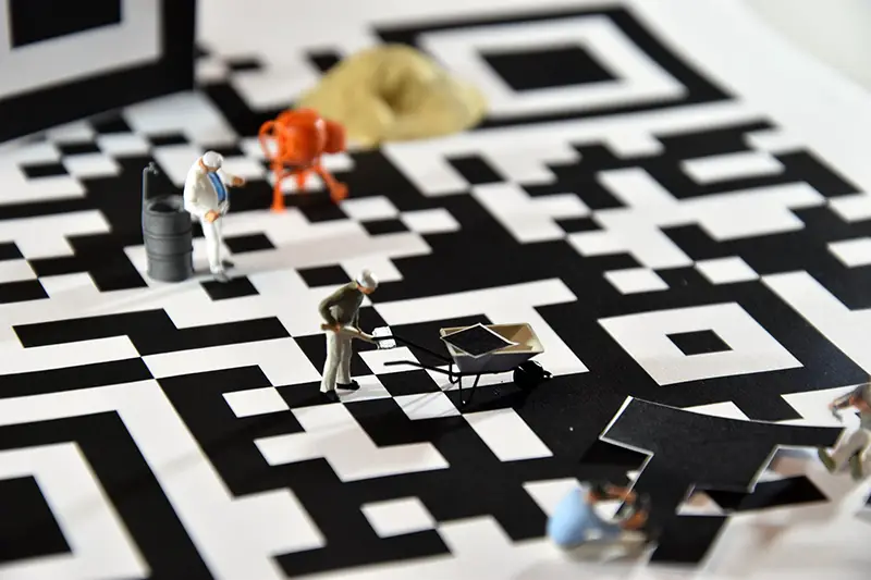 figures miniatures qr code bars