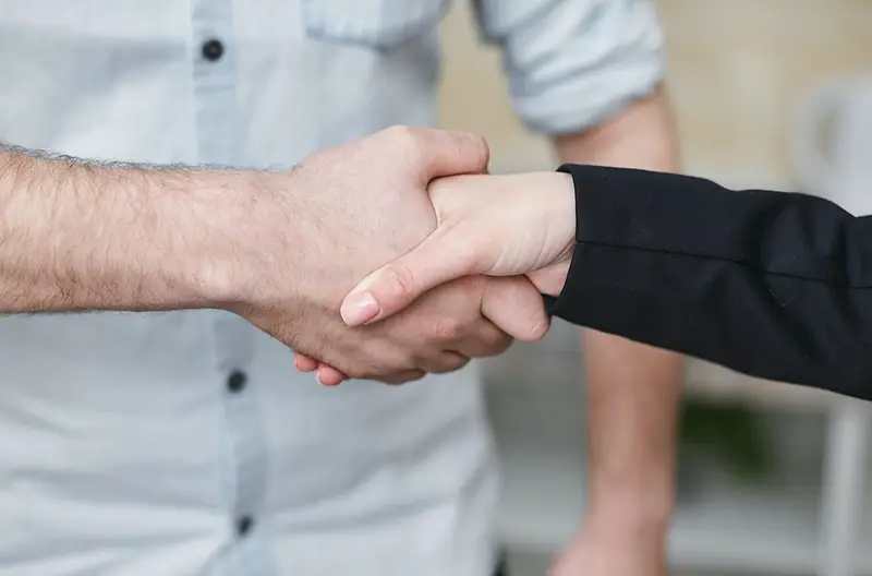 Two person hand shakes