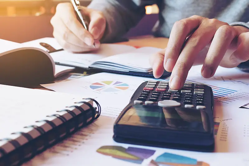 Hand man doing finances and calculate on desk