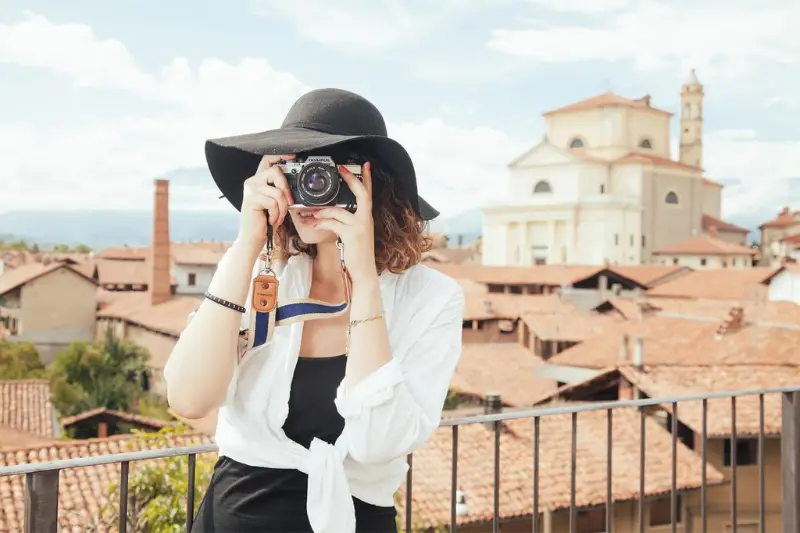 Woman tourist photographer