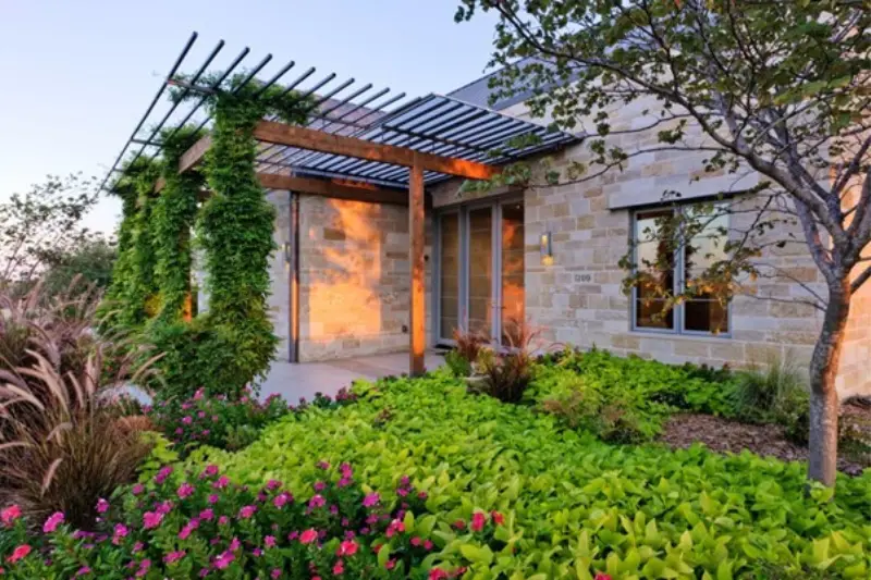 Garden in front of a modern house