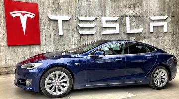 esla Model S Bluefire at Tesla Servicecenter