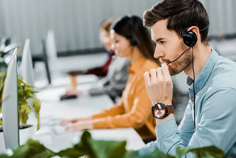 Selective focus of call center operator