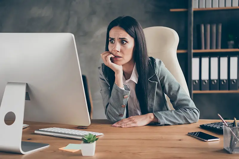 Shocked frustrated girl agent work remote look screen computer