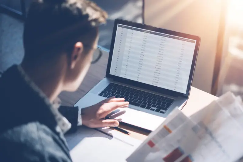 Finance analyst in eyeglasses working at office