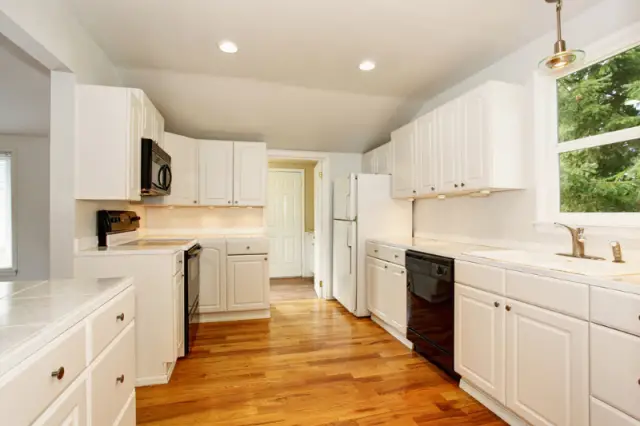 What Color Appliances With White Cabinets? A 2023 Design Guide ...