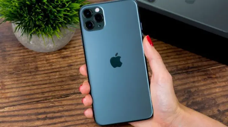 IPhone 11 Max Pro in midnight green color
