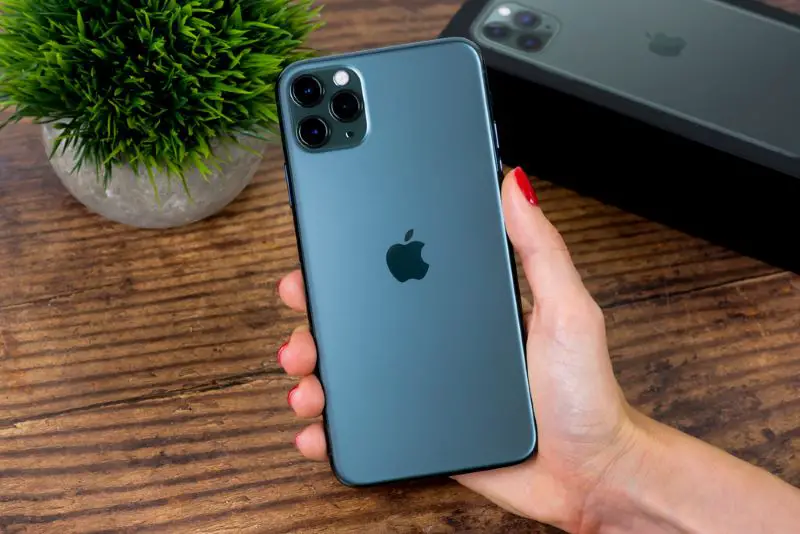 IPhone 11 Max Pro in midnight green color