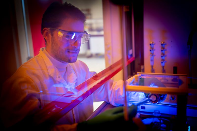 UV curing experiments at Novenda's lab - credits to Simon Van Boxtel
